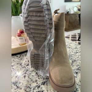 Steve Madden Tan Combat Boots NWT